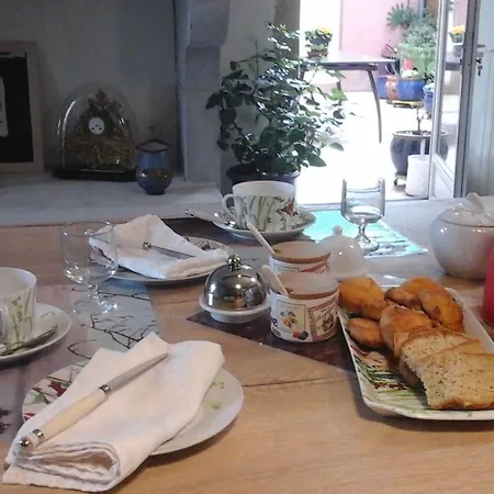 Cote Cour Bed and Breakfast *